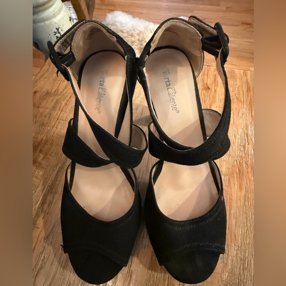 Torta Caliente Black Mary Jane Heels Ankle Straps Suede Platform great cond! 🖤 - Picture 2 of 8